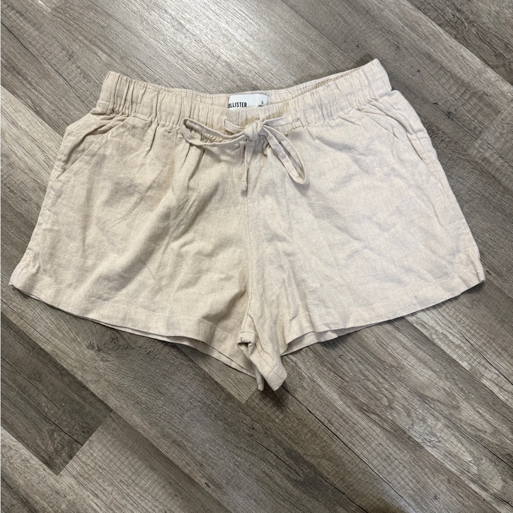 Hollister Women's Light Beige Linen-Blend Drawstring Shorts